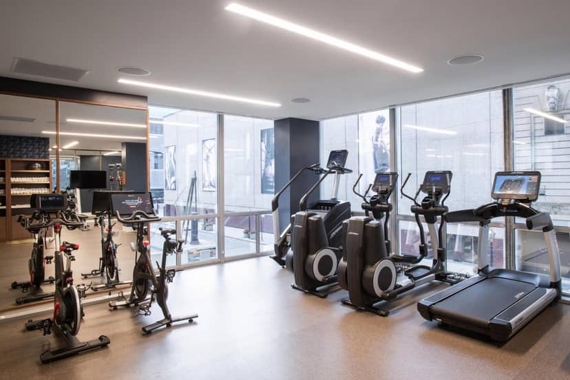 Le Meridien Essex Chicago — activities & amenities