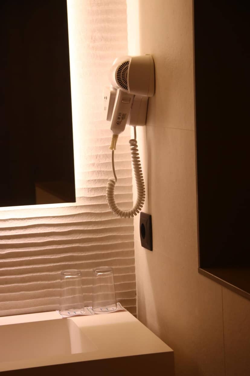 Hotel Metropol — bathroom