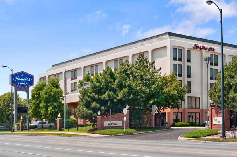 Hampton Inn Chicago-Midway Airport — building
