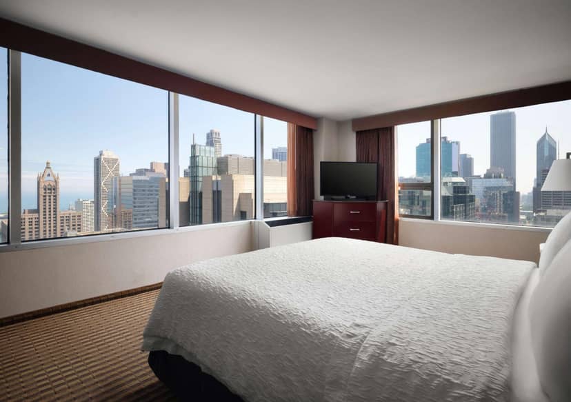 Hampton Inn Chicago Downtown/Magnificent Mile — hotel room