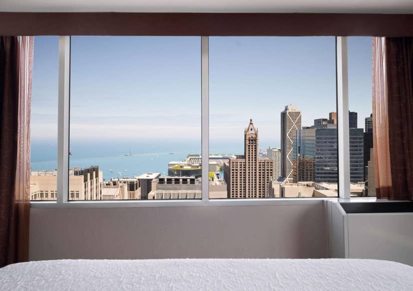 Hampton Inn Chicago Downtown/Magnificent Mile — hotel room