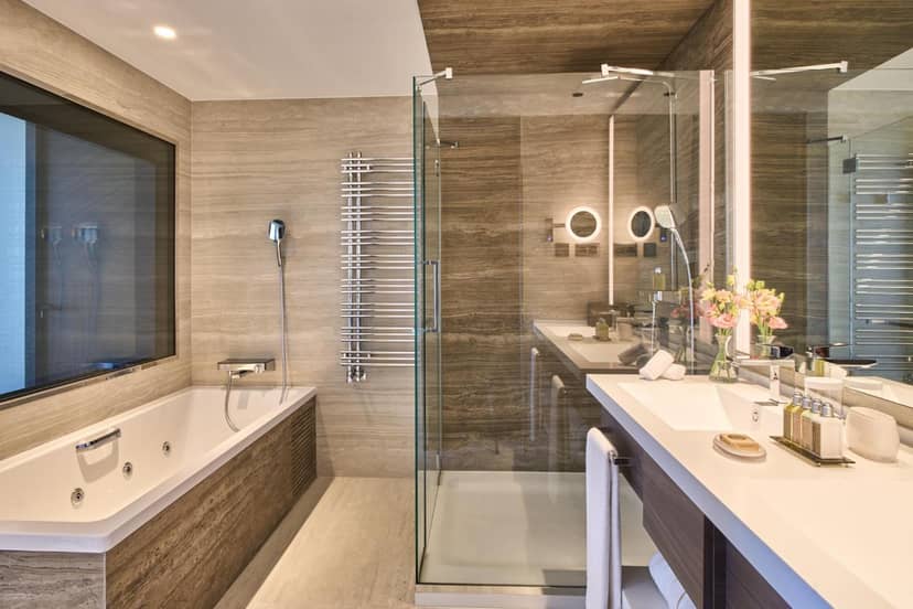 VP Plaza España Design — bathroom