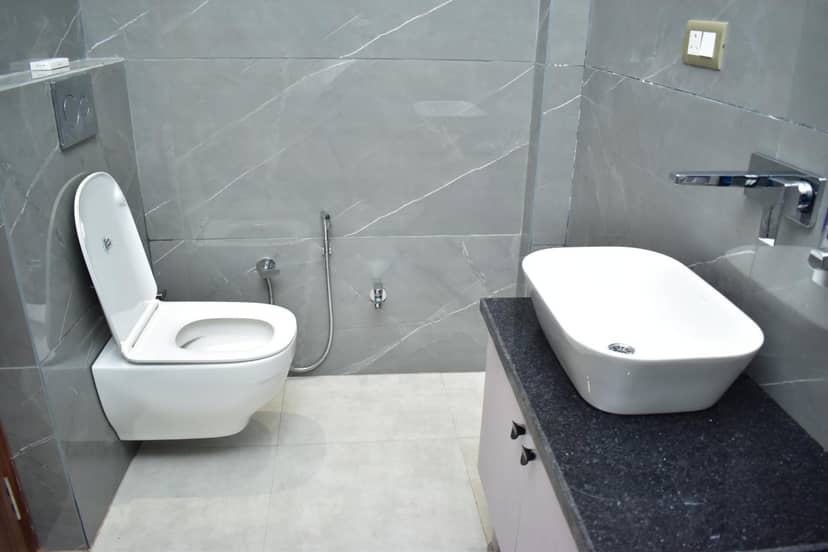 Qotel Comfort Ashok Vihar — bathroom