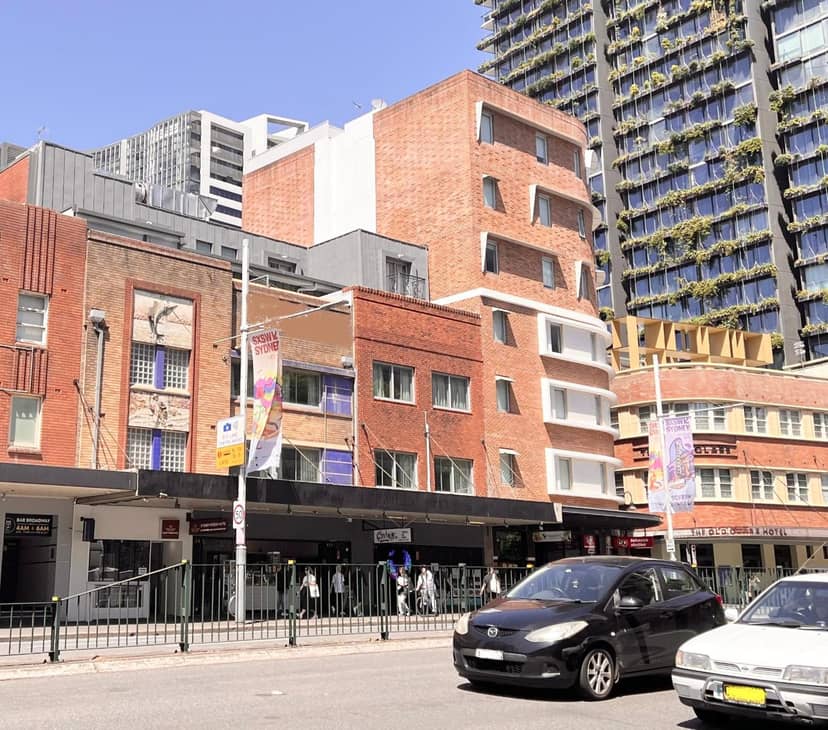 Sydney RiseOn Hotel — building