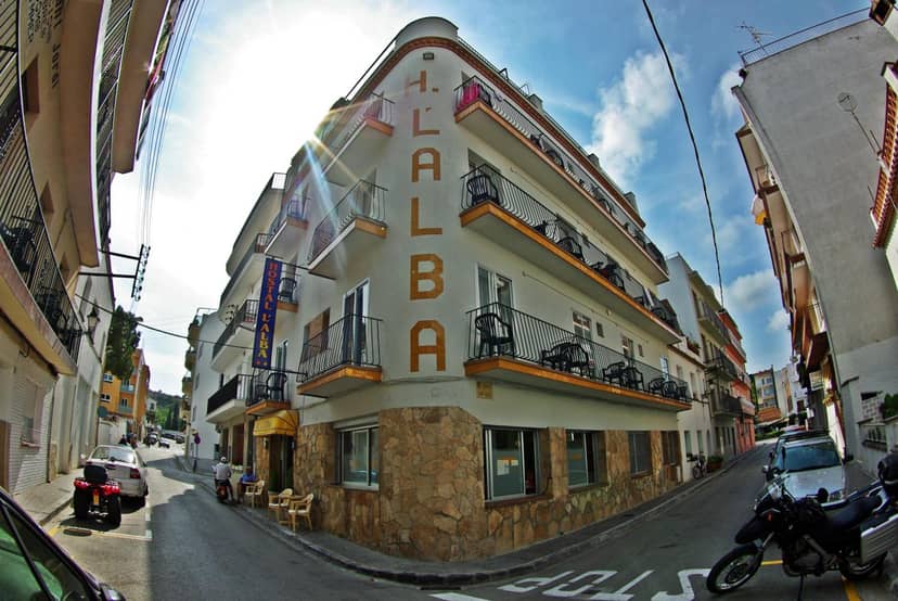 Hostal L'Alba — building