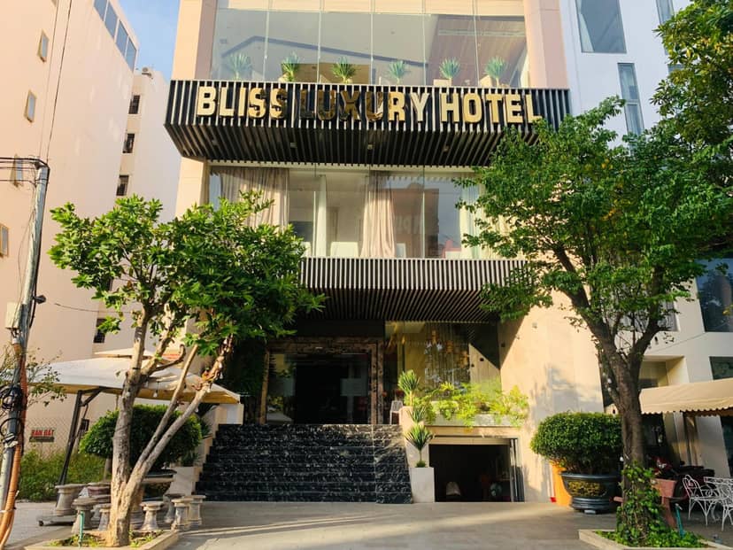 Bliss Luxury Hotel — building