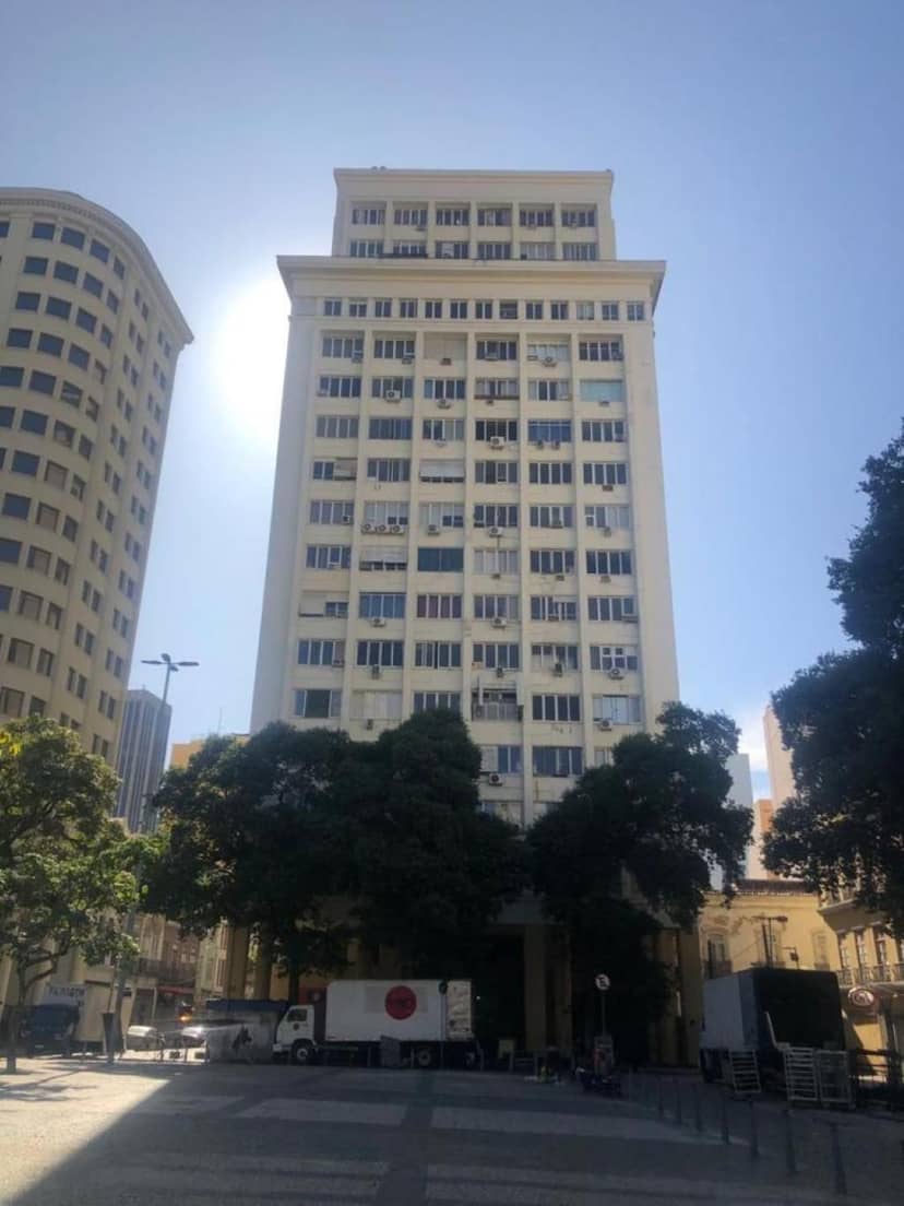 Centro da cidade com vista para o Cristo — building