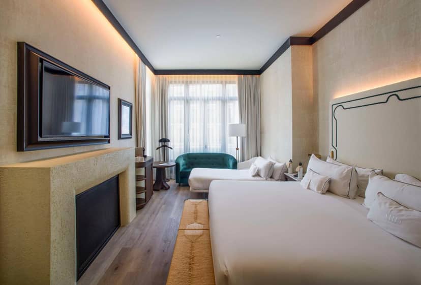 Hotel Montera Madrid, Curio Collection By Hilton — bedroom