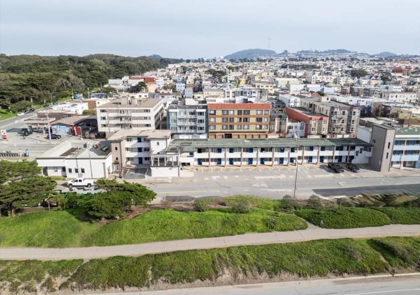 Motel 6 San Francisco, CA Great Highway — building