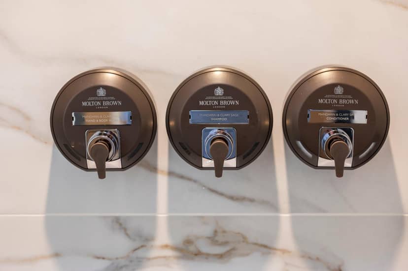 Tynecastle Park Hotel — bathroom