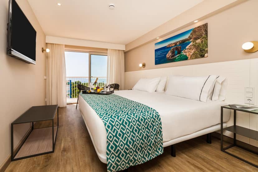 Eurostars Marivent — bedroom