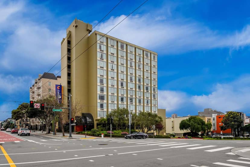 Comfort Inn By the Bay — building