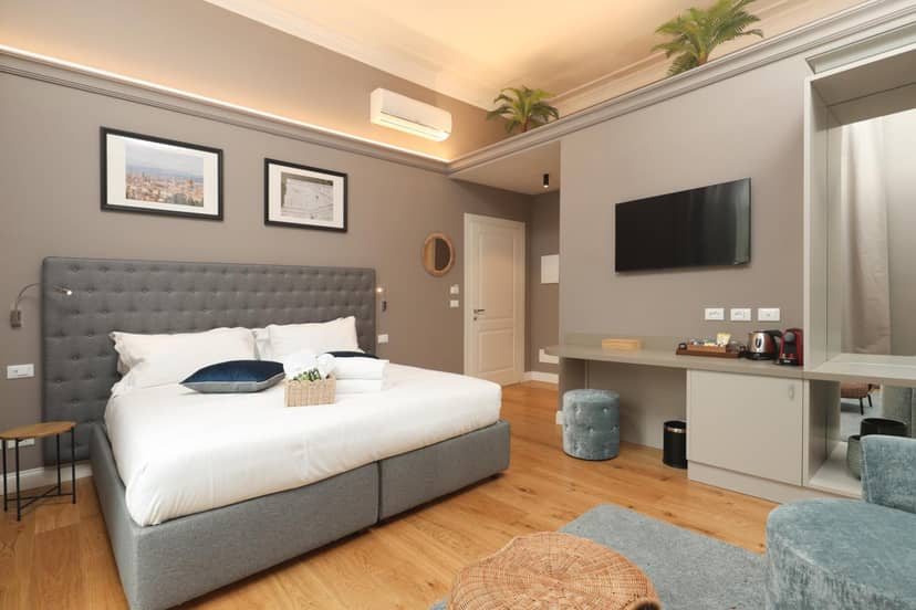 N7 Rooms — hotel room