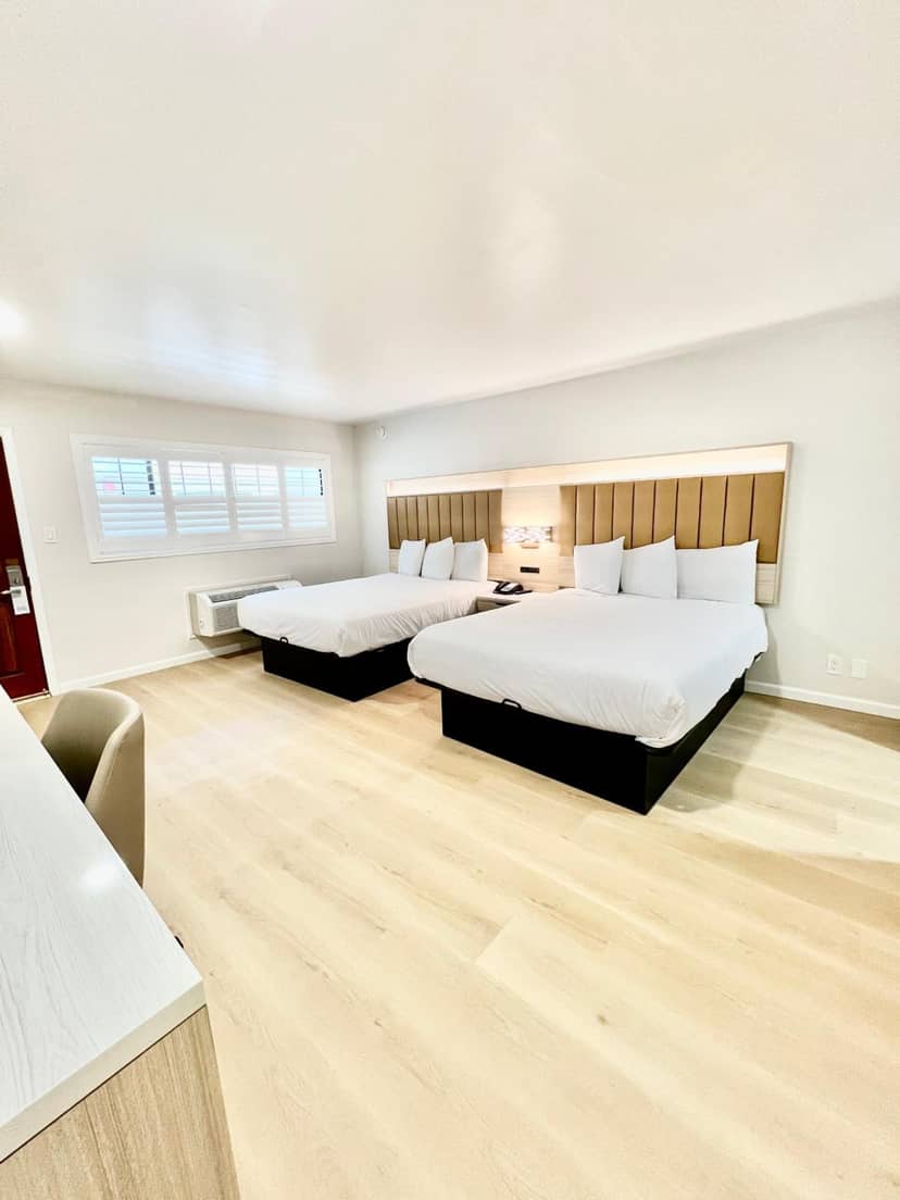 Nob Hill Motor Inn -Newly Updated Rooms! — hotel room