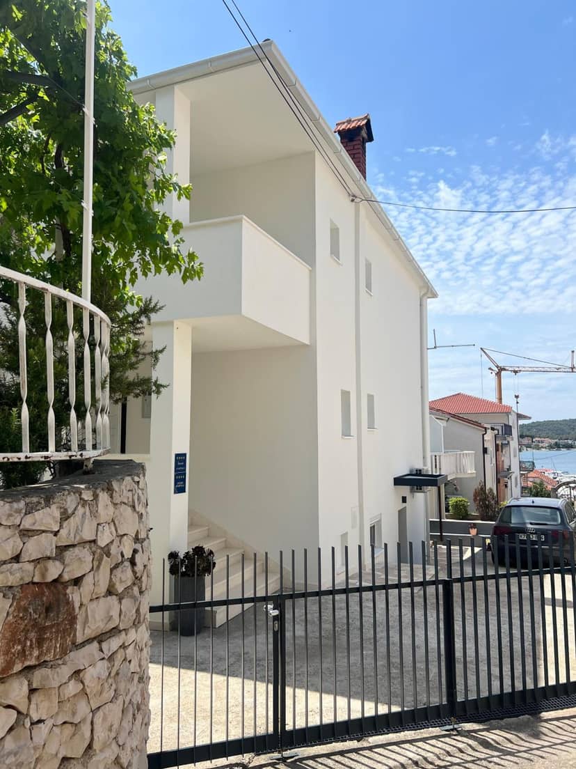 Jurkas — building
