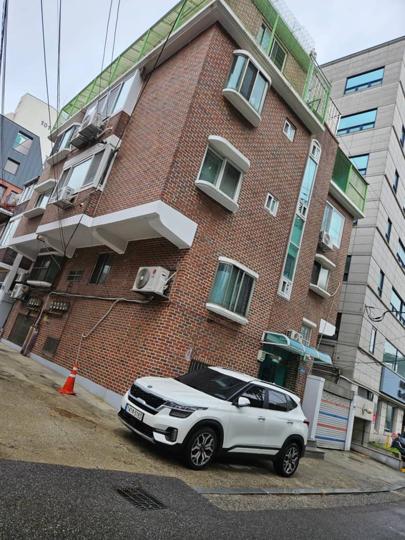 Hongdae ssuny house — building