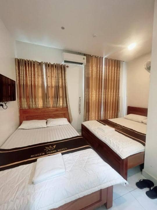 Nguyên Thanh Hotel — hotel room