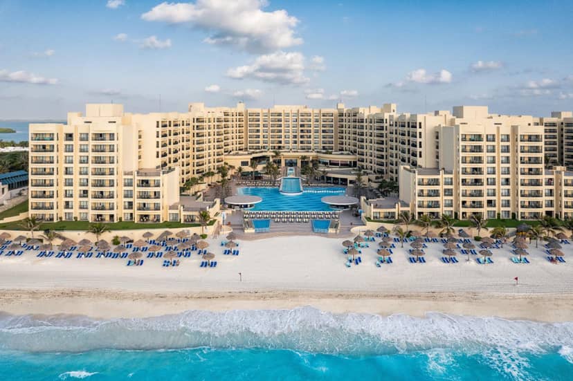 Holiday Inn Club Vacations The Royal Sands All Inclusive — building