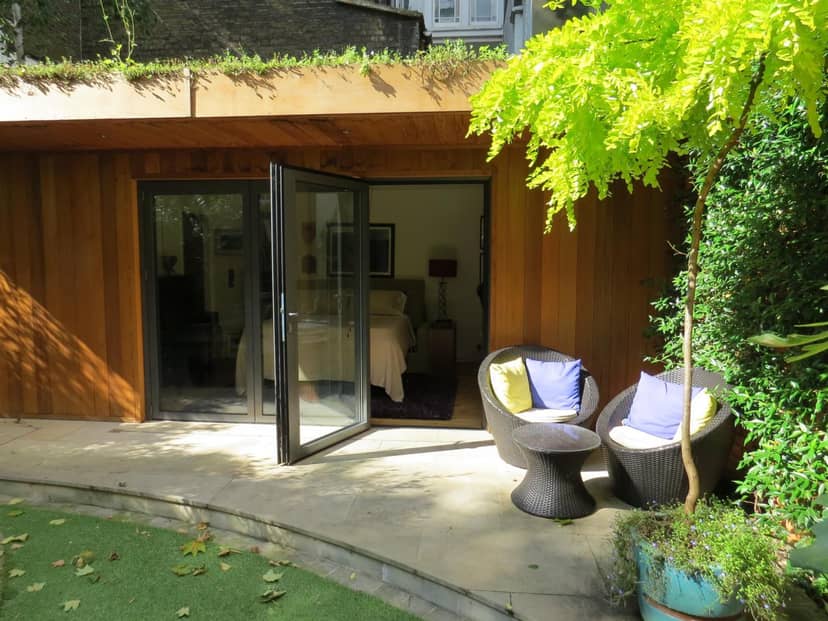 Romantic Bungalow in Notting Hill — balance & terrace