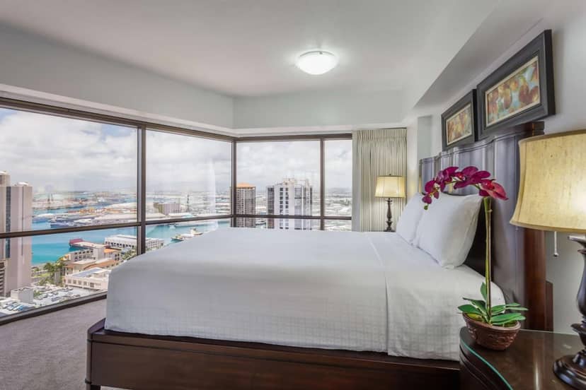 Aston at the Executive Centre Hotel — hotel room