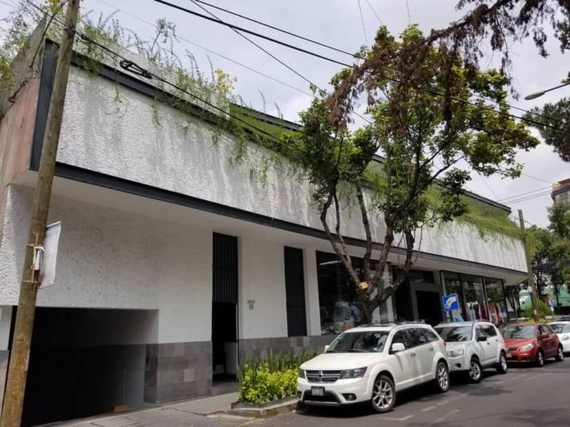 Cozy Urban Rooftop Lounge Free Parking & WiFi — building