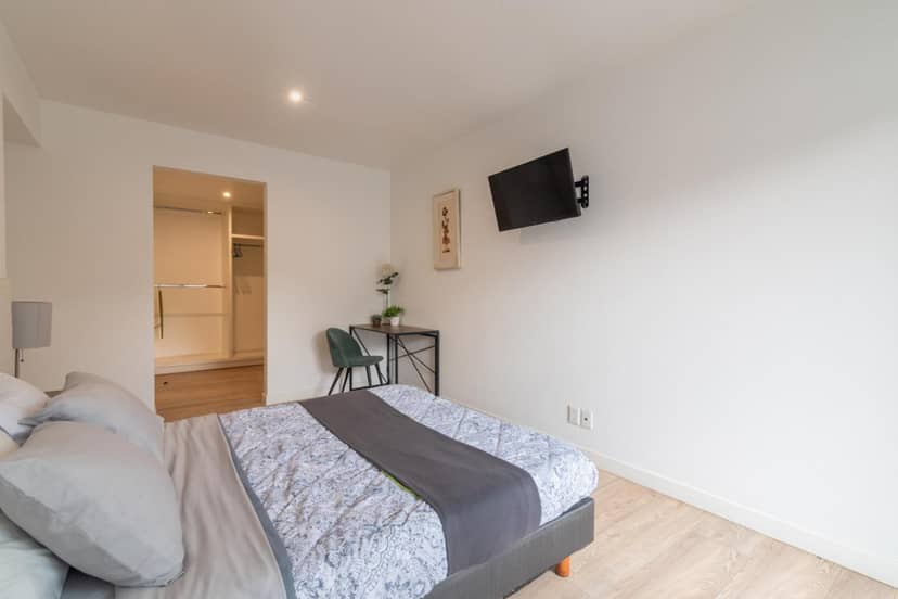 Cozy Urban Rooftop Lounge Free Parking & WiFi