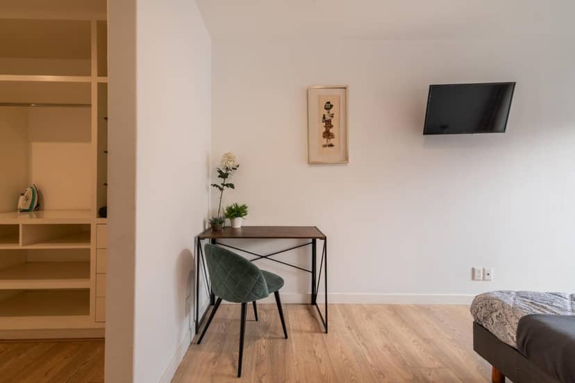 Cozy Urban Rooftop Lounge Free Parking & WiFi