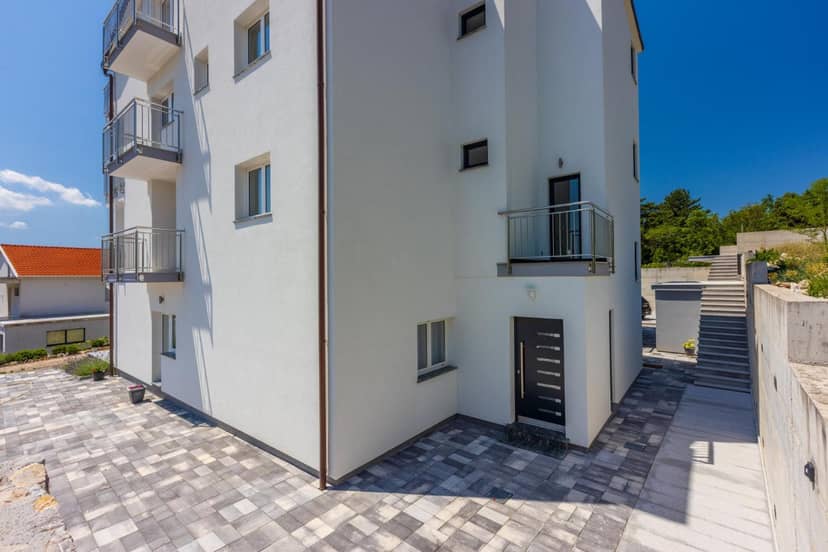 Apartments Sunshine D — building