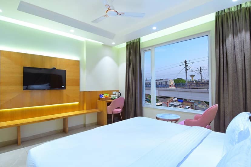 HOTEL SHANDON-2 Mins From Connaught Place
