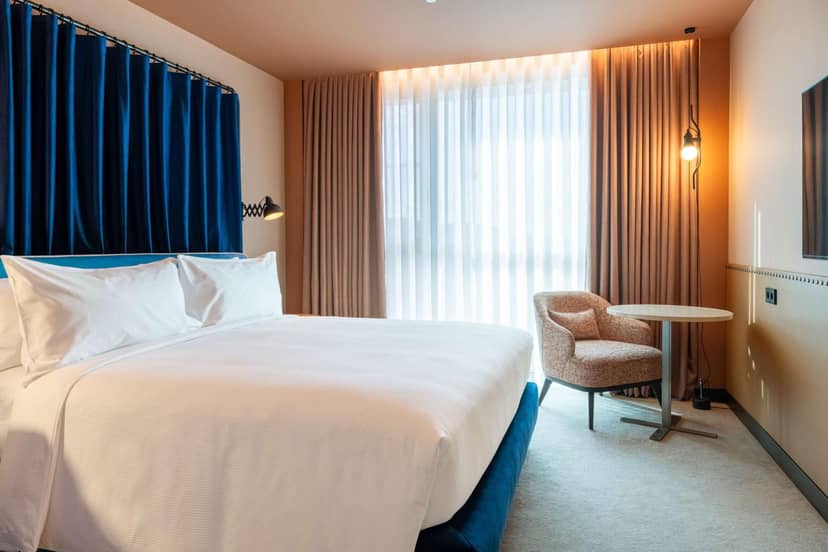 Cenica Porto Hotel, Curio Collection By Hilton — hotel room