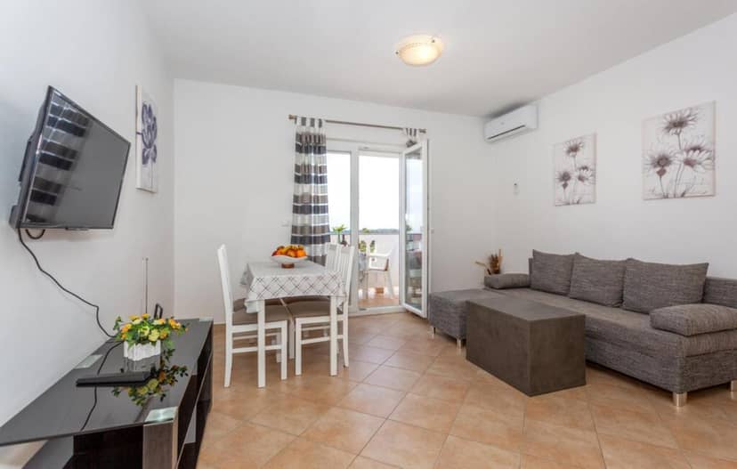 Guest House Lucija — hotel room