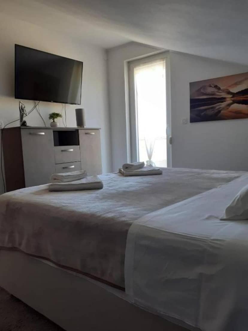 Guest House Lucija — bedroom