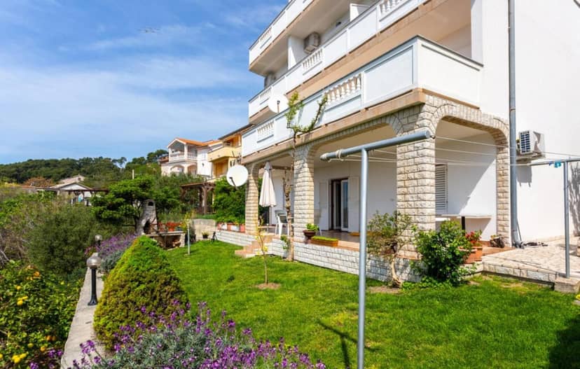 Guest House Lucija — building