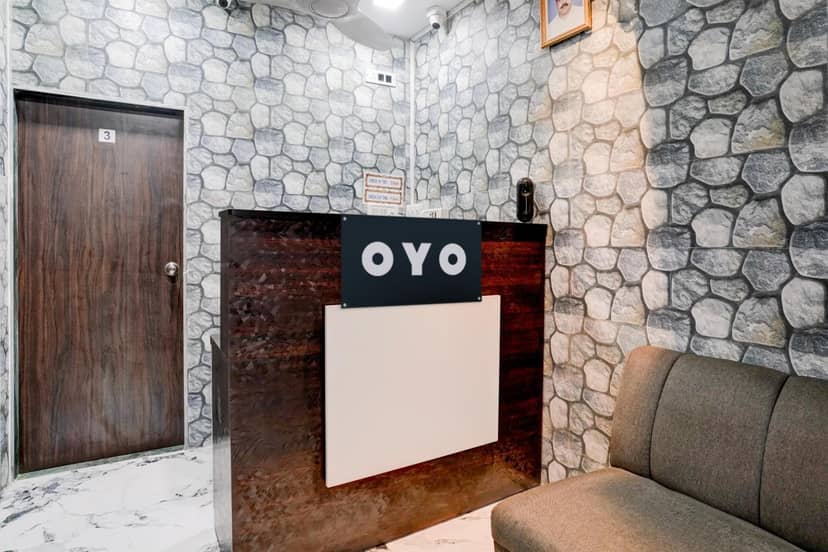 Hotel O Khar East Near Railway Station