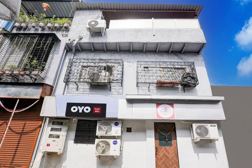 Hotel O Khar East Near Railway Station — building