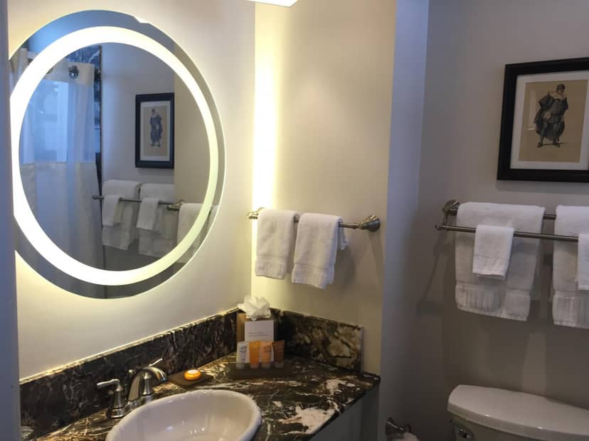 Warwick San Francisco — bathroom