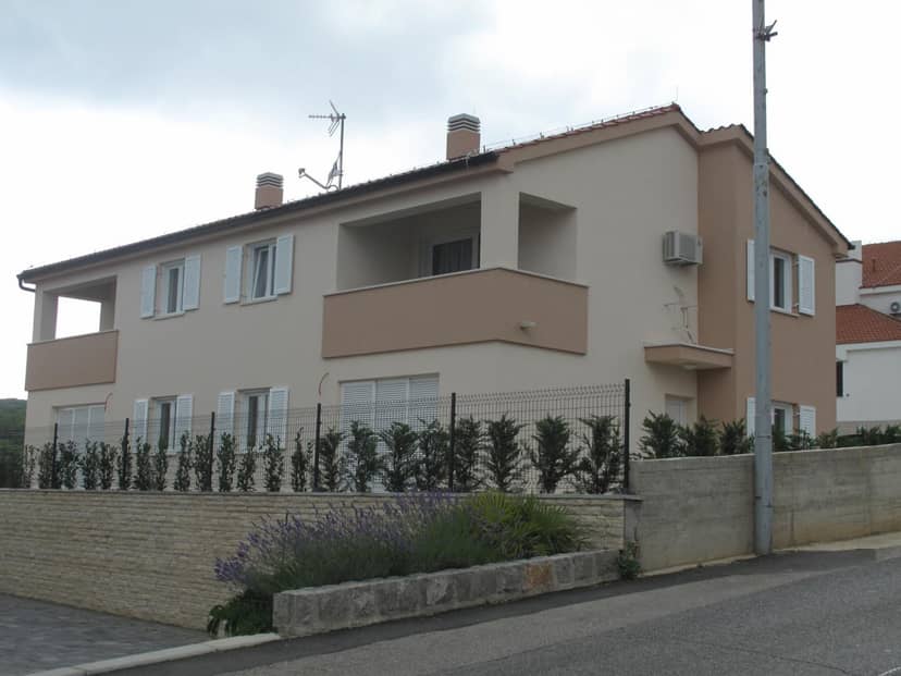 Apartments Mia Krk — building