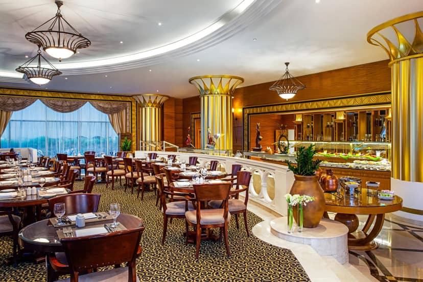 Corniche Hotel Abu Dhabi — restaurant