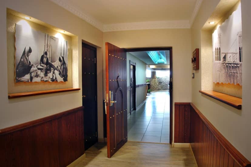 Al Liwan Suites