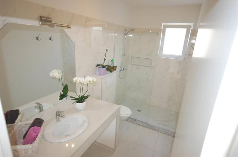 Apartments Curicta 1 — bathroom