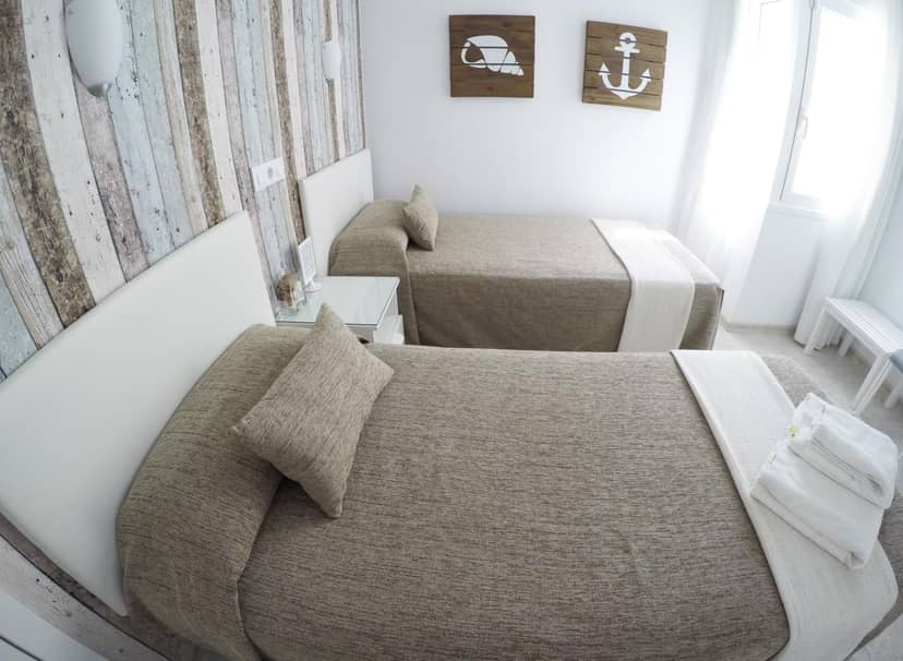 Hostal del Mar — hotel room