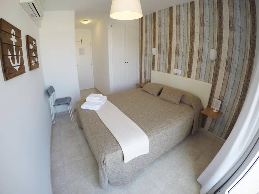 Hostal del Mar — hotel room