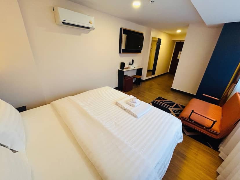 Emiri Hotel - Nana Bangkok — hotel room