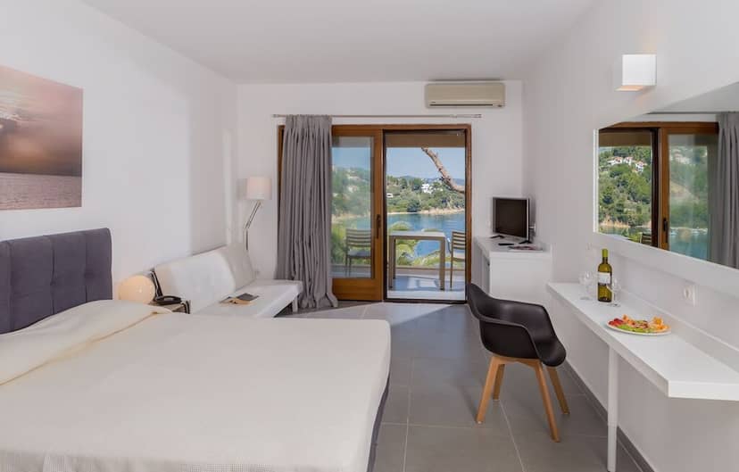 Cape Kanapitsa Hotel & Suites — hotel room