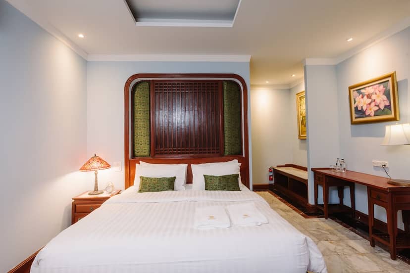 Lunar Mansion Hotel — hotel room