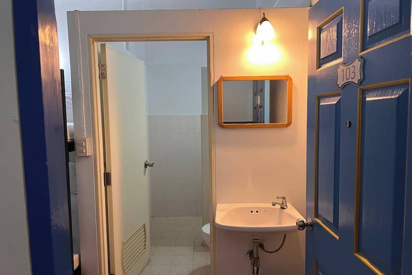 Phuket Old Town Hostel — bathroom