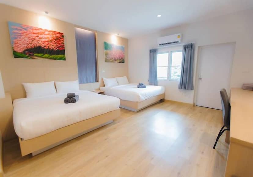 Bloom Guesthouse — hotel room