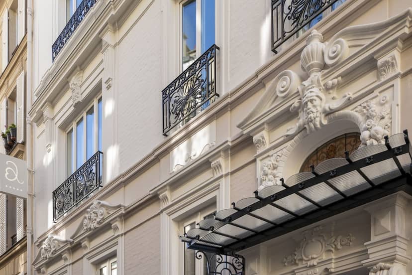 Paris j'Adore Hotel & Spa — building