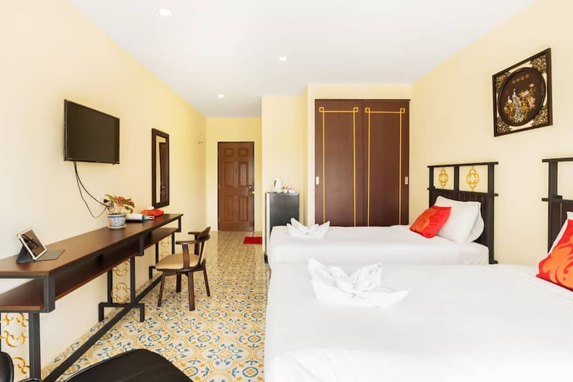 Le Hua — hotel room
