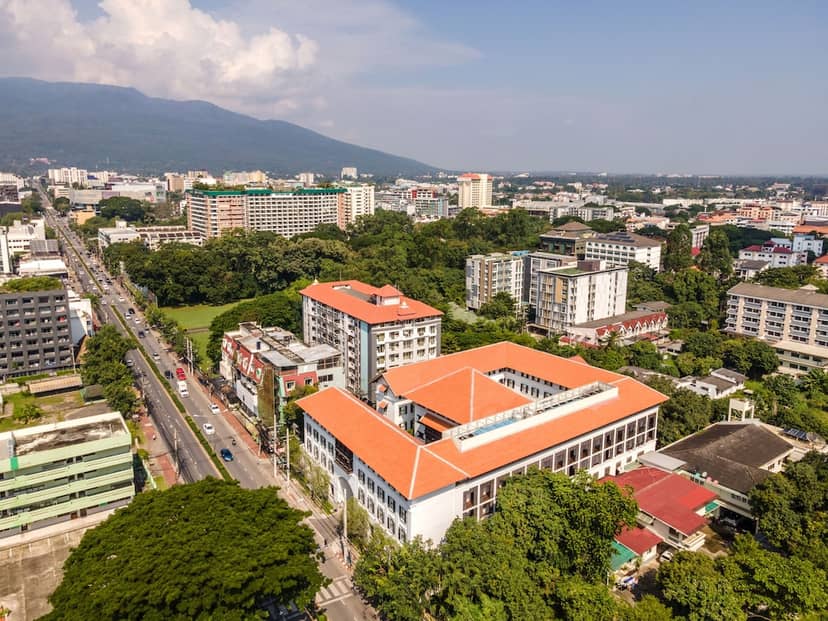 Bella Nara Hotel Chiang Mai — building